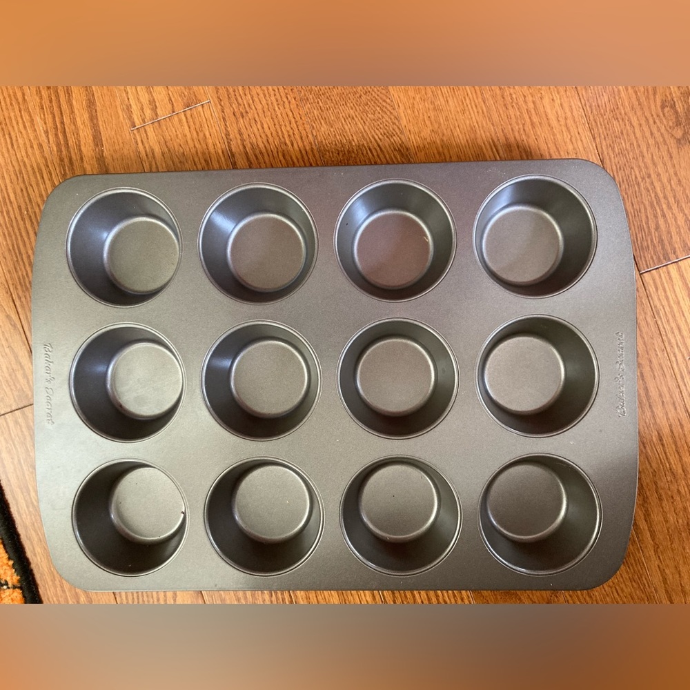 Barely used Baker’s Secret muffin tray